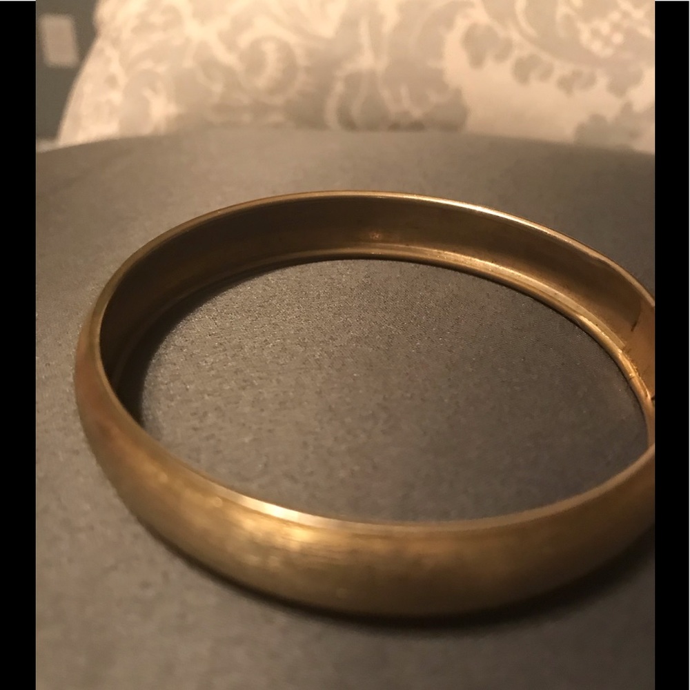 Bangle bracelet